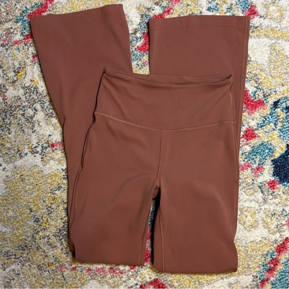 Lululemon Groove Pant High Rise Flare Nulu size 6
Ancient Copper - Picture 8 of 8
